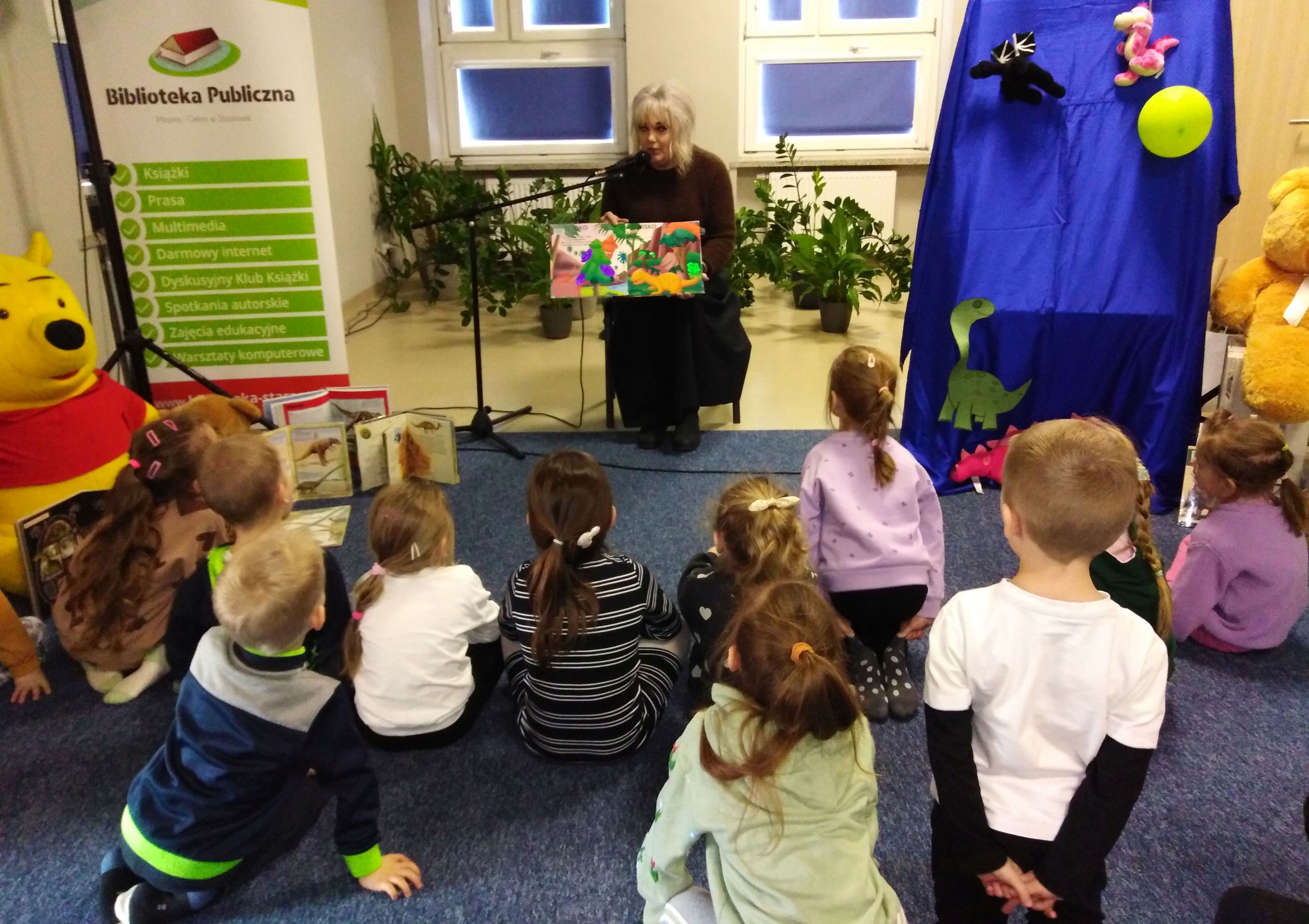 W świecie dinozaur&oacute;w