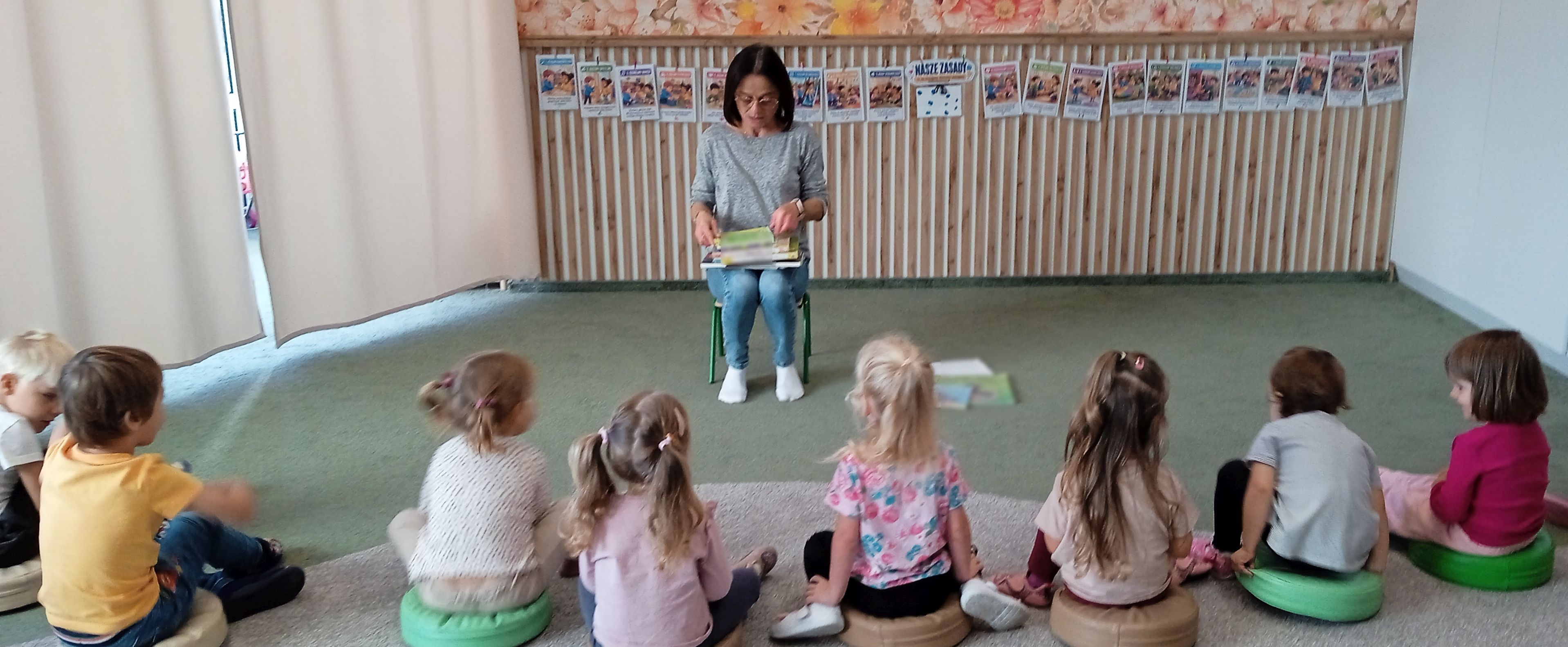 Czytanie łączy, rozwija i&nbsp;przenosi do niezwykłych świat&oacute;w!