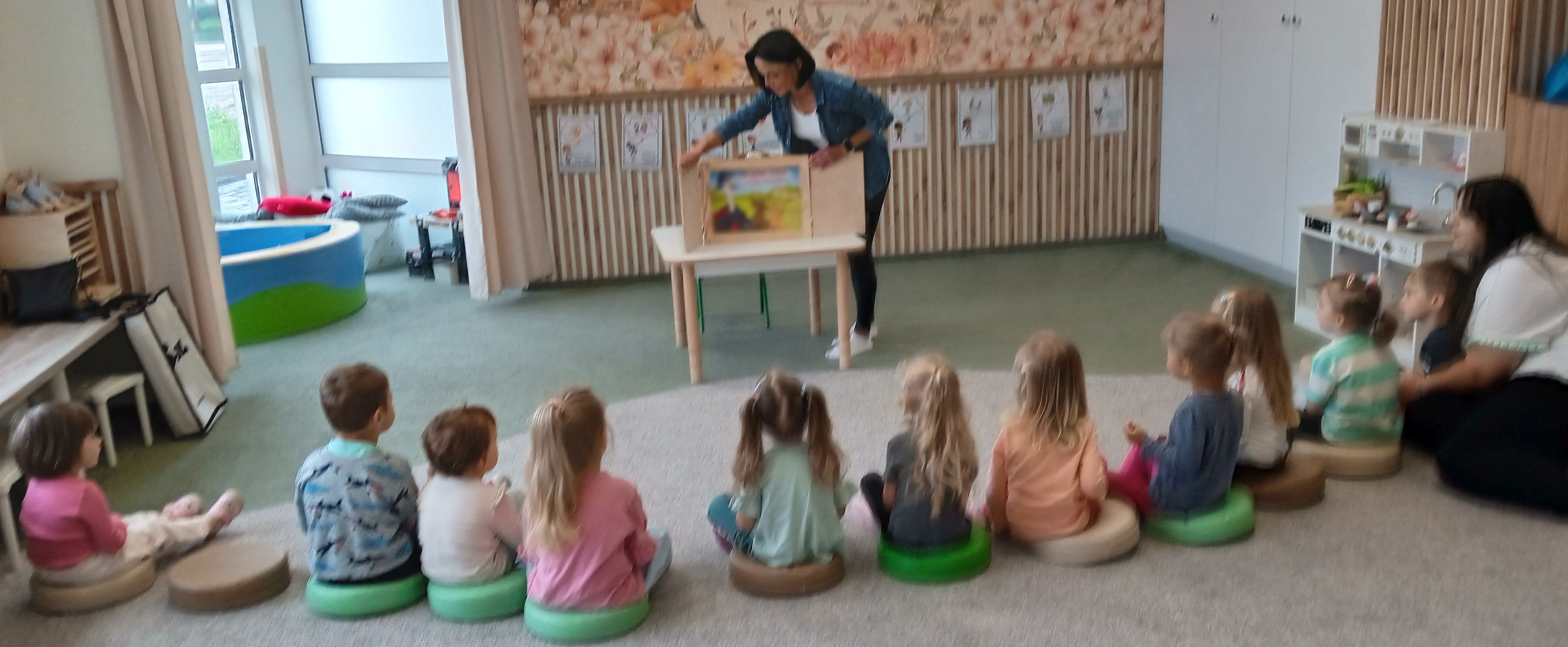 &bdquo;Odważny struś strażakiem &ndash; kamishibai i&nbsp;strażackie opowieści dla przedszkolak&oacute;w&rdquo;
