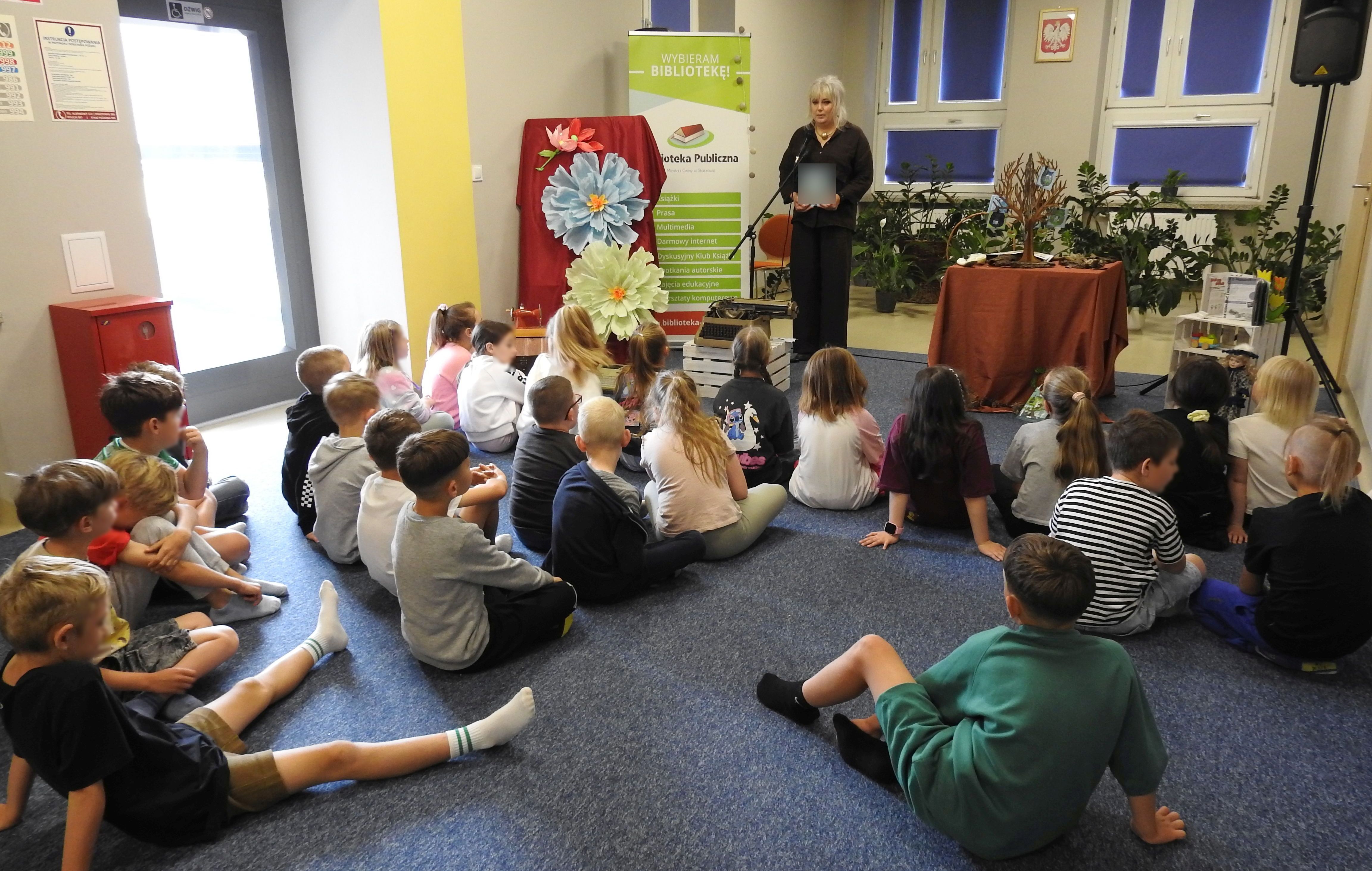 Biblioteczna podr&oacute;ż w&nbsp;czasie